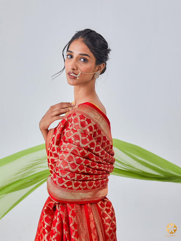 Elegant Red Handwoven Silk Saree with Wave Design - Timeless Elegance Unveiled