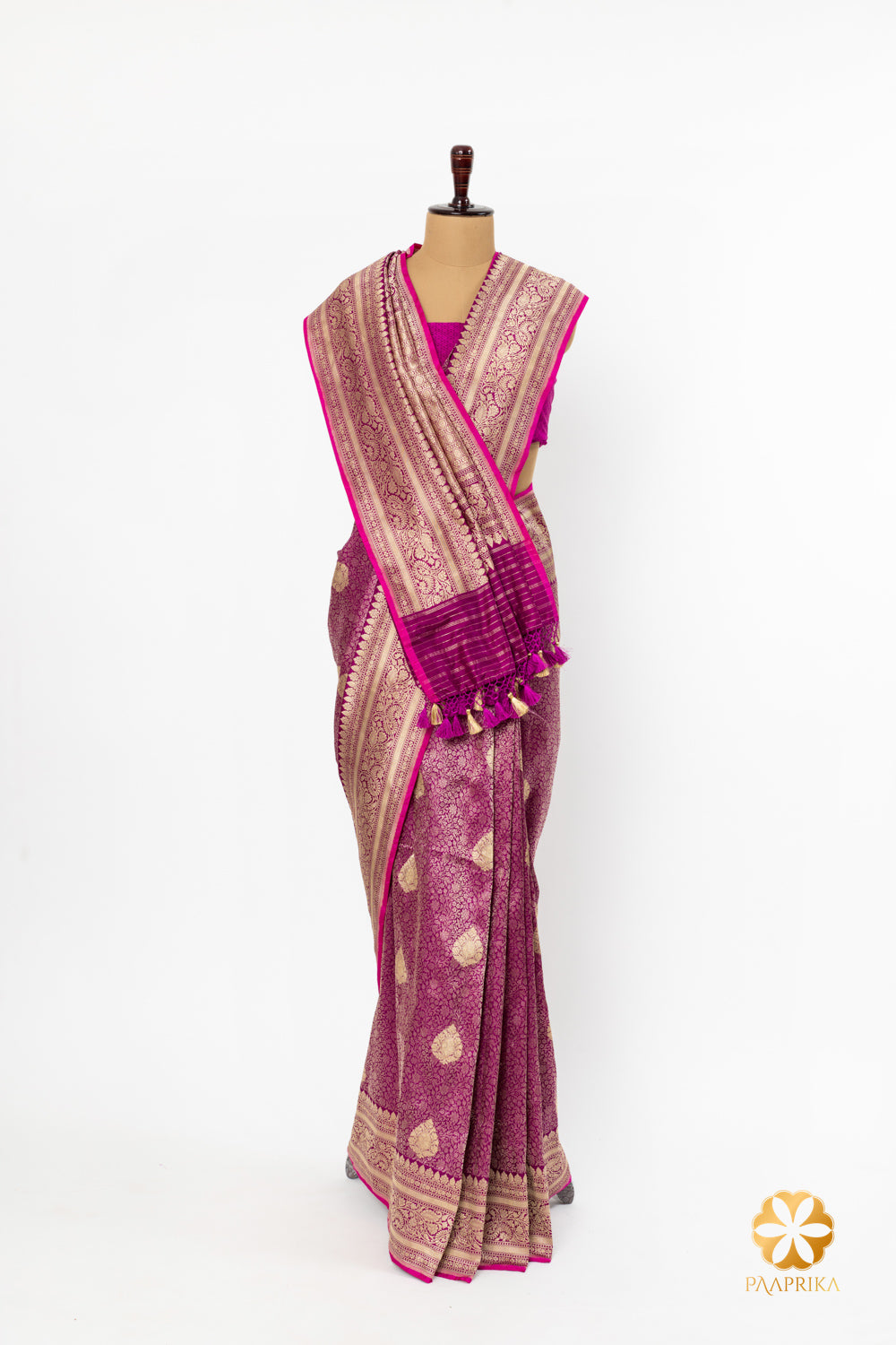 A detailed view of the hot pink selvedge of the saree, adding a striking contrast and enhancing its overall appeal.