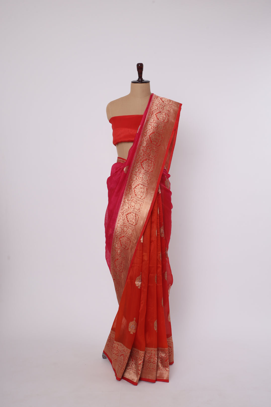Embrace beauty and elegance with this exquisite saree.